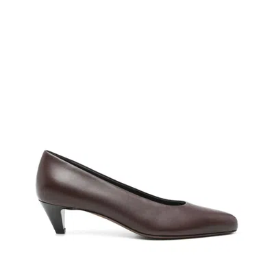 Neous Shoes