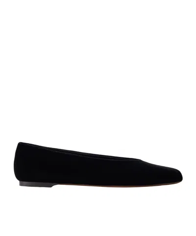 Neous Solid Velvet Ballet Flats In Black