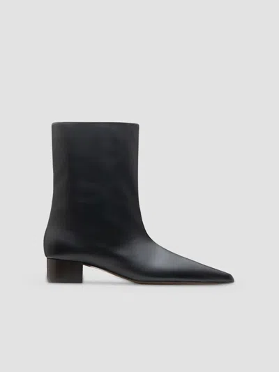 Neous Women's Tapek 35mm Leather Ankle Boots In Black