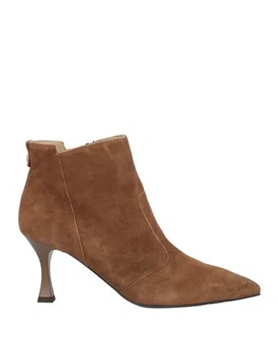 Nero Giardini Woman Ankle Boots Camel Size 10 Leather In Brown