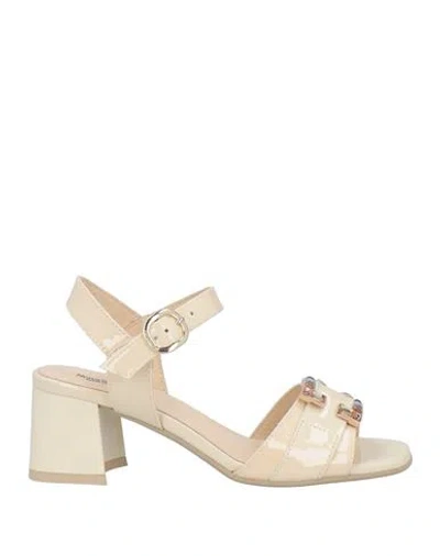 Nero Giardini Woman Sandals Cream Size 6 Leather In White