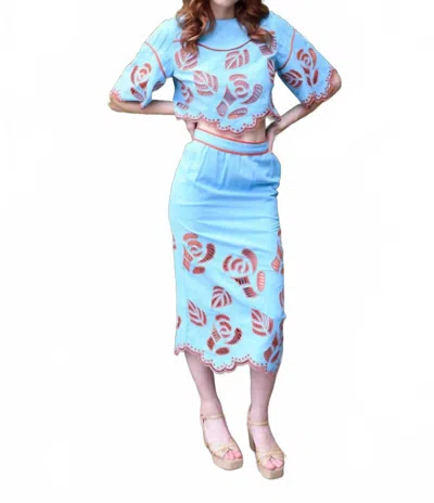 Never A Wallflower 1/2 Sleeve Crop Top In Blue