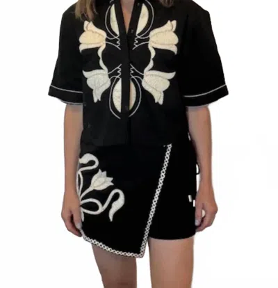 Never A Wallflower Florentine Embroidered Skort In Black