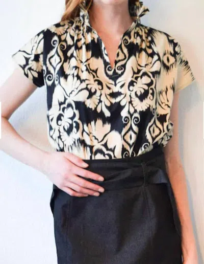 Never A Wallflower Vicki Short Sleeve Top In Damask In Multi