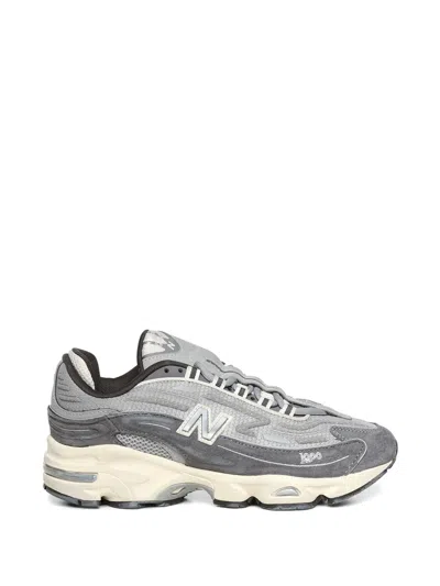 New Balance 1000 Panelled Sneakers In Gray