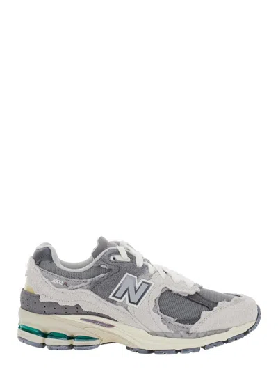 NEW BALANCE '2002R' GREY LOW TOP SNEAKERS WITH LOGO PATCH IN SUEDE UNISEX