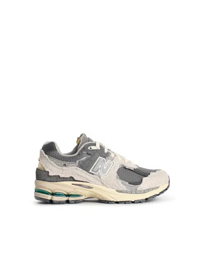 New Balance Layered Mesh And Suede Sneakers With Retro Aesthetic In Gray