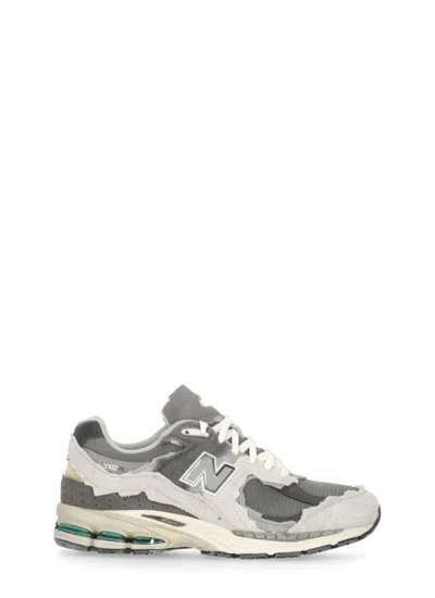 New Balance Layered Mesh And Suede Sneakers With Retro Aesthetic In Gray