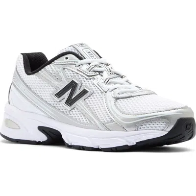 New Balance Gender Inclusive 740 Sneaker