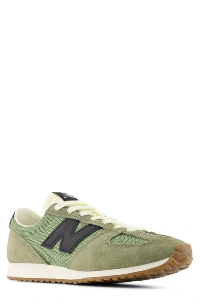 New Balance Gender Neutral 471 Sneaker In Green