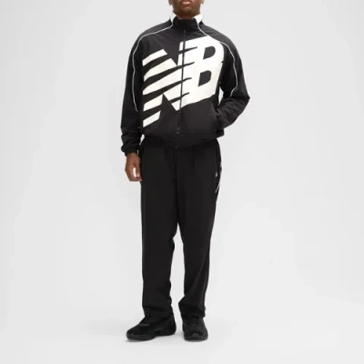New Balance Herren Basketball Oversized Print Woven Jacket In Schwarz, Nylongewebe, Grösse S In Black