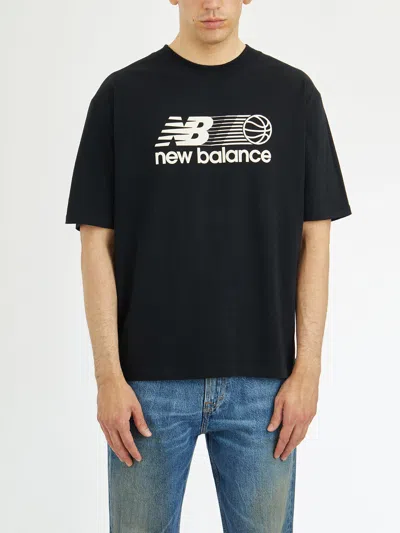 New Balance Hoops Cotton T-shirt In Schwarz