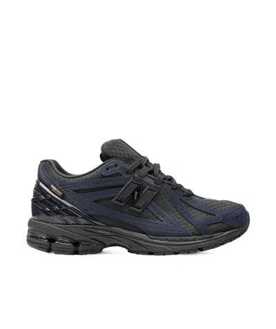 New Balance Laced Sneakers In Black