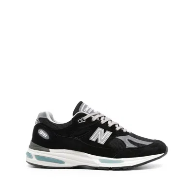 NEW BALANCE LEATHER SNEAKERS