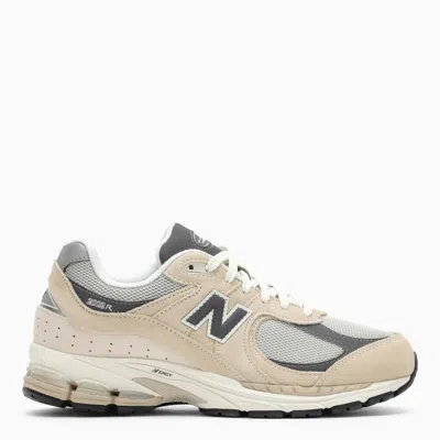 NEW BALANCE LOW M2002R SANDSTONE SNEAKERS