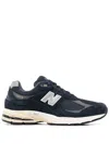 New Balance M2002 Panelled Low-top Sneakers In Blue