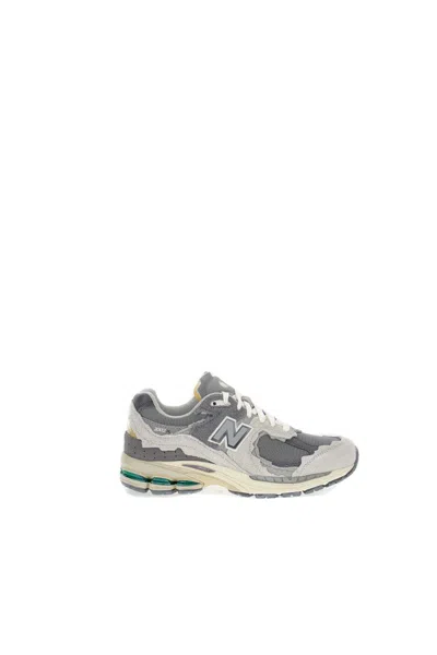 New Balance Layered Mesh And Suede Sneakers With Retro Aesthetic In Gray