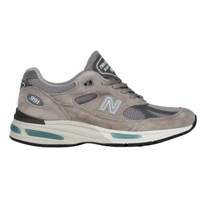 New Balance Made In Uk 991v2 Sneakers In Grey In Grigio Neri E Grigi