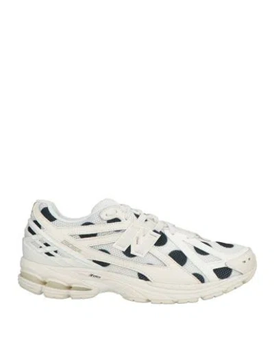 New Balance Man Sneakers Cream Size 9 Textile Fibers In White