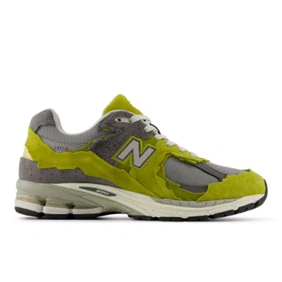 New Balance Mens Sea Moss Raincloud 2002 Suede Trainers In Multi