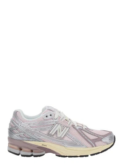 NEW BALANCE PINK LOW TOP SNEAKERS WITH LOGO PATCH ON SIDE AND TONGUE AND PERFORATED PANELS IN TECH FABRIC UNISEX