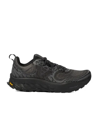 NEW BALANCE ROUND-HEAD SNEAKERS