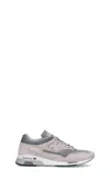 New Balance Suede And Mesh Low-profile Grey Sneakers In Gray
