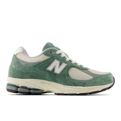 New Balance Unisex 2002r Sneakers In Green/beige