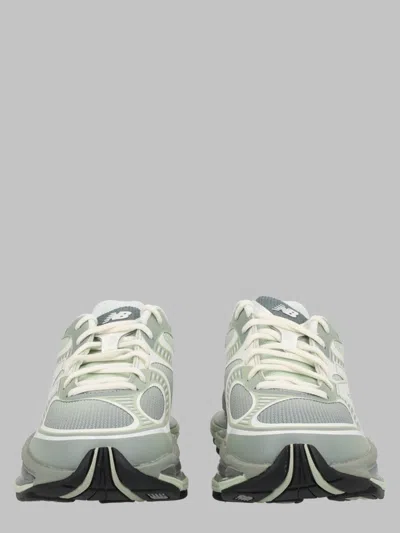 New Balance Unisex Metallic Low-top Sneakers In Silver