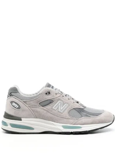 New Balance Versatile Grey Sneakers With Suede In White