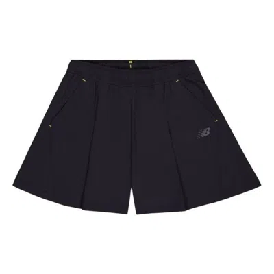 New Balance (wmns)  Small Nb Logo Woven Short 'black'