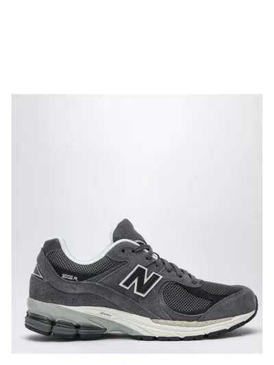 NEW BALANCE WOMEN'S DARK SNEAKER 2002R