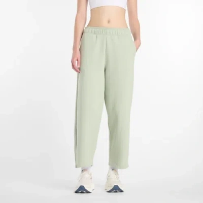 New Balance Women's Nyc Marathon Linear Heritage Fleece Barrel Leg Pant In Green