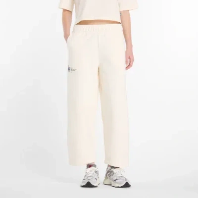 New Balance Women's Nyc Marathon Linear Heritage Fleece Barrel Leg Pant In White