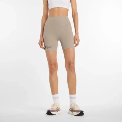New Balance Women's Nyc Marathon Rib High Rise Short 6" In Brown