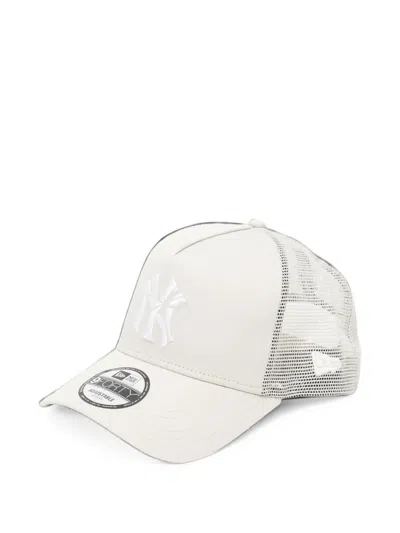 New Era 9forty New York Yankees Shattered Logo A-frame Trucker Cap In Neutral