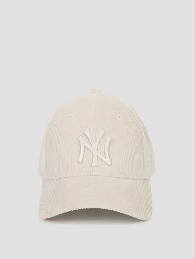 New Era Corduroy 9forty Cap With New York Yankees Front In Light Beige