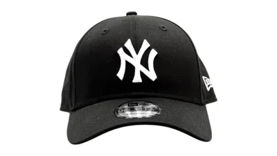 Pre-owned New Era League Essential 9forty New York Yankees Cap (ss25) In Black