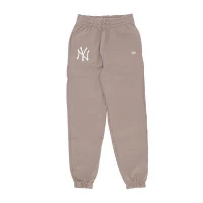 New Era Mlb League Essentials Jogger Neyyan Air Grey/off White Men's Sweat Track Pants In Neutral