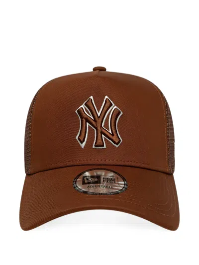 New Era Outline E-frame Ny Yankees Logo-embroidered Trucker Cap In Brown