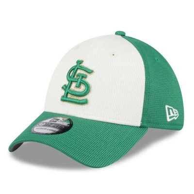 New Era Men's  White, Green St. Louis Cardinals 2024 St. Patrick's Day 39thirty Flex Fit Hat In White,green
