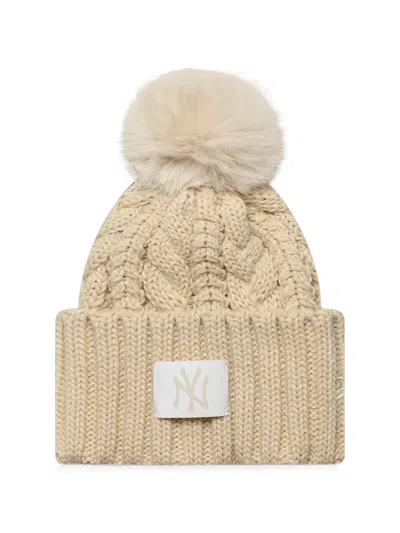 New Era Wmns Cable-knit Pompom Beanie Hat In Neutral