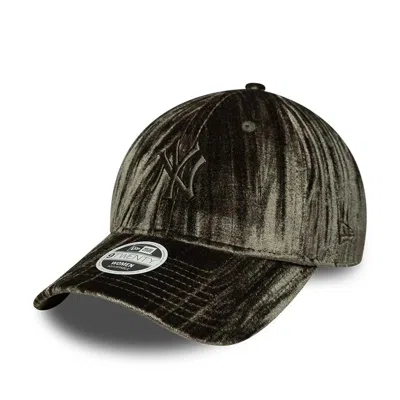 New Era Women's Velour 9twenty Cap In Green Med