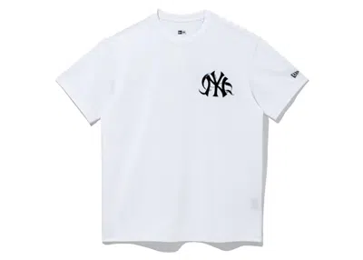 Pre-owned New Era X Bts X Mlb Black Swan New York Yankees T-shirt In White