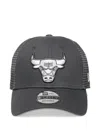 New Era X Chicago Bulls Logo Trucker Cap In Gray