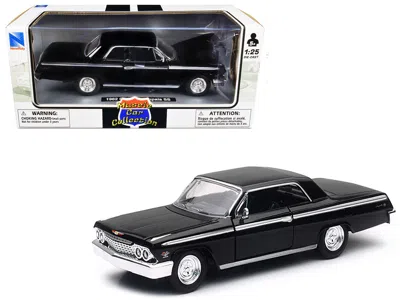 New Ray 1962 Chevrolet Impala Ss Black 1/25 Diecast Model Car By