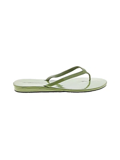 Pre-owned New York And Company Flip Flops In Green