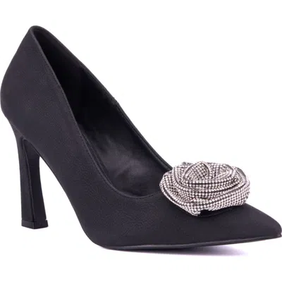 New York And Company Ilyana Pointed Toe Pump In Black