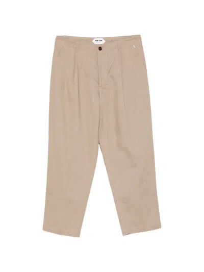 New York Resident Andrew Pleated Trousers In Neutral