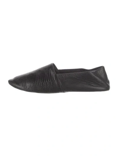 Pre-owned Newbark Embossed Leather Flats In Black